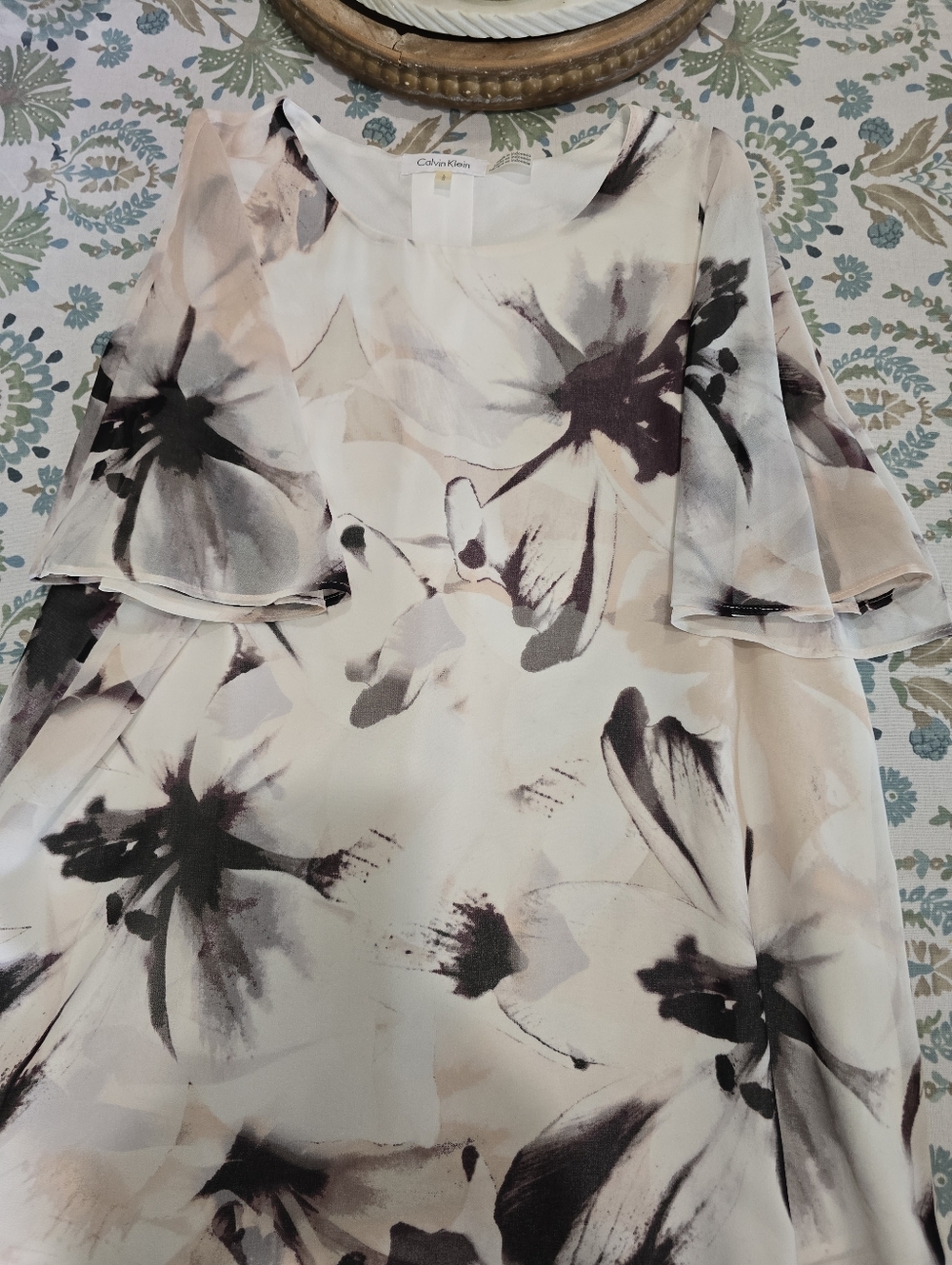 Calvin Klein Cream and Plum Floral Flutter Sleeve Blouse - Picture 2 of 7